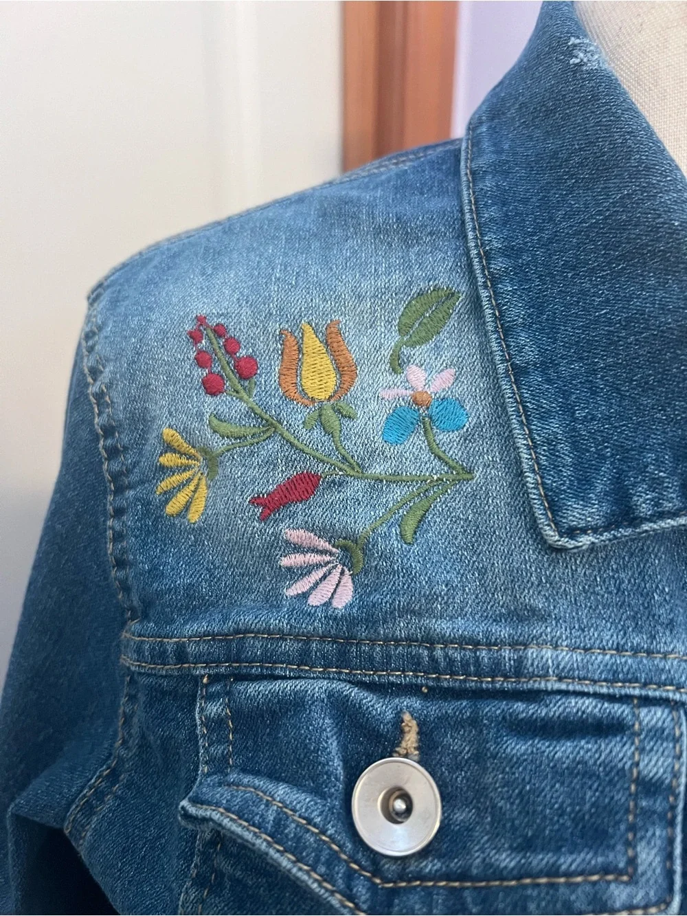 New Look Blue Embroidered Denim Jacket with Multicolor Floral Accents - Picture 3 of 4